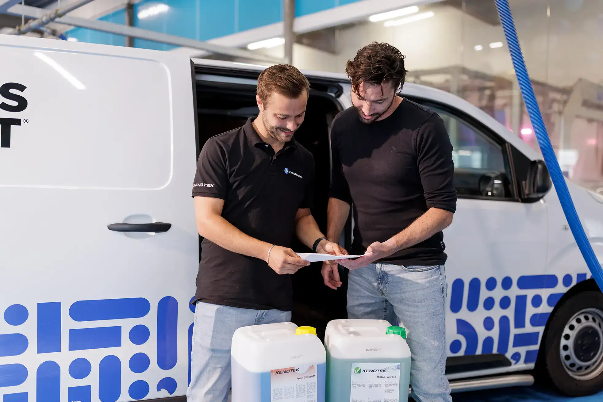 - Professionele autowasmiddelen voor een schone en glanzende auto.